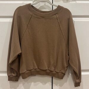 Neutral lightweight pullover